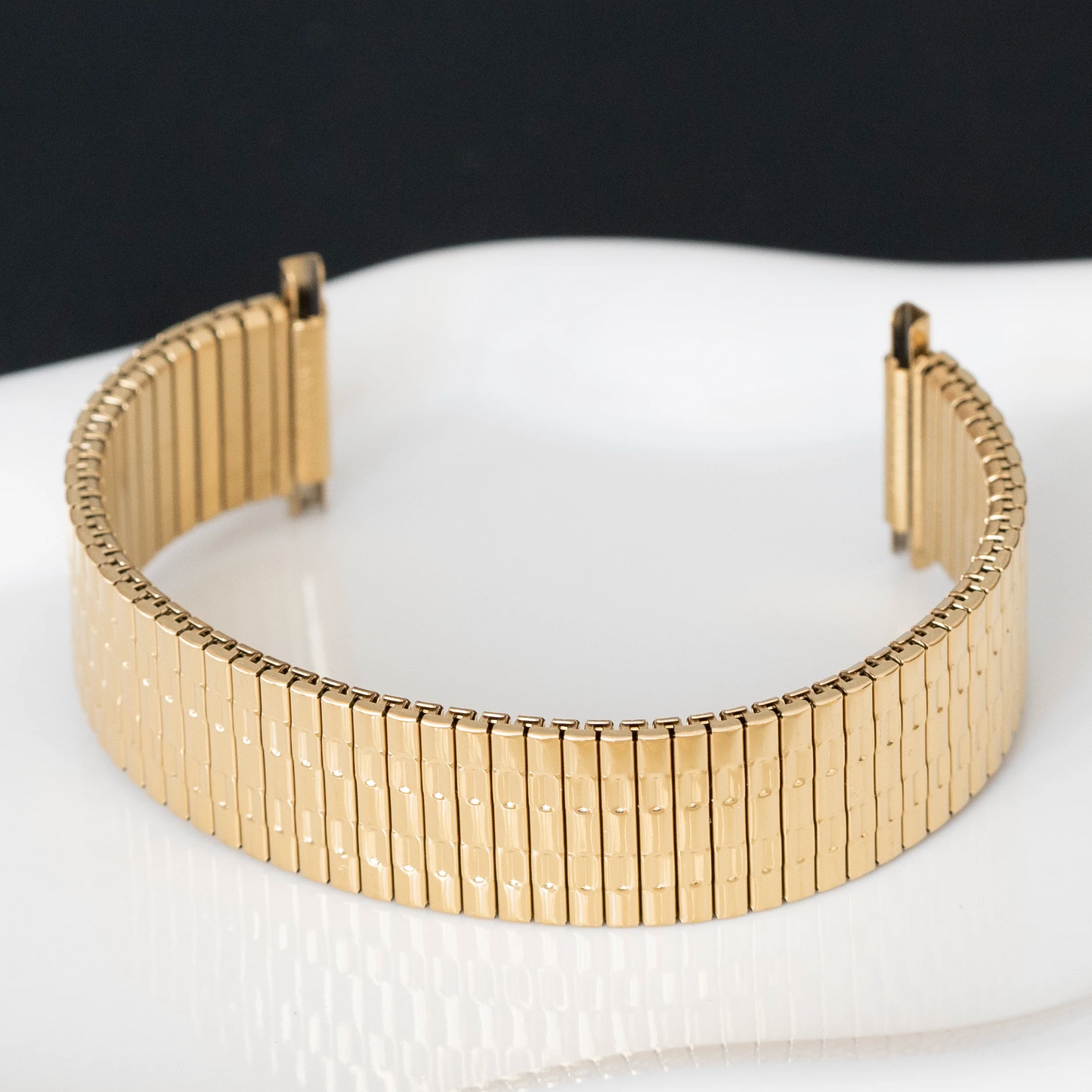 Stretchy Gold Metal Strap with Telescopic Lug ends